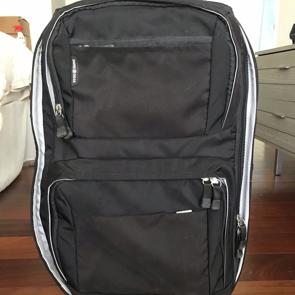 Cool sporty Swiss Gear carry on
